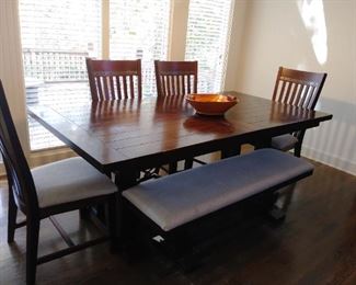 Gorgeous farmhouse kitchen table, hidden leaf, 4 chairs & bench