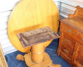 Solid Oak Pedestal Table.