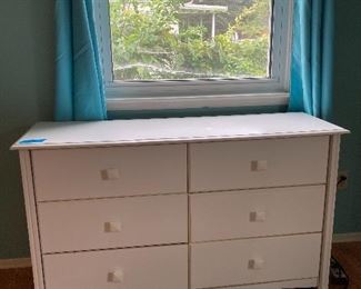 6 drawer dresser- the top has some condition issues