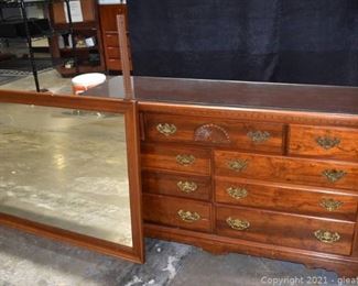 Traditional 7 Drawer Dresser with Detached Mirror and Glass Protector Top