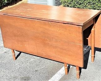 ANTIQUE DROP LEAF TABLE