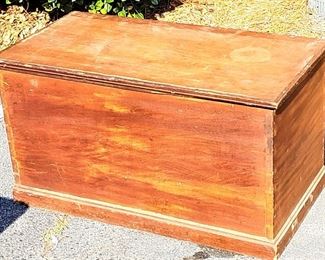 BLANKET CHEST W DOVETAIL FRONT