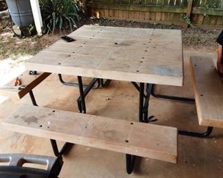 PICNIC TABLE