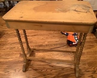 Spool leg table