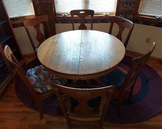 Antq. Round Oak Table & 6 Chairs