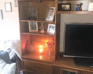 1 of 5 Side shelf to 5 piece entertainment center (can be split into 5 pieces, TV stand, shelfing unit (2) and corner shelf unit (2) or can all be put together for a large entertainment center!