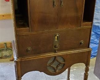 RCA Radiola (Victrola) Radio & Record Player RARE