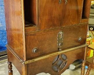 RCA Radiola (Victrola) Radio & Record Player RARE