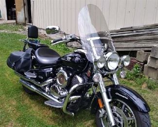 2006 Yamaha V-Star Classic 1100cc W/Leather Saddle Bags, Handle Bar Bag, Multi-Colored Engine Light Kit $3800 FIRM