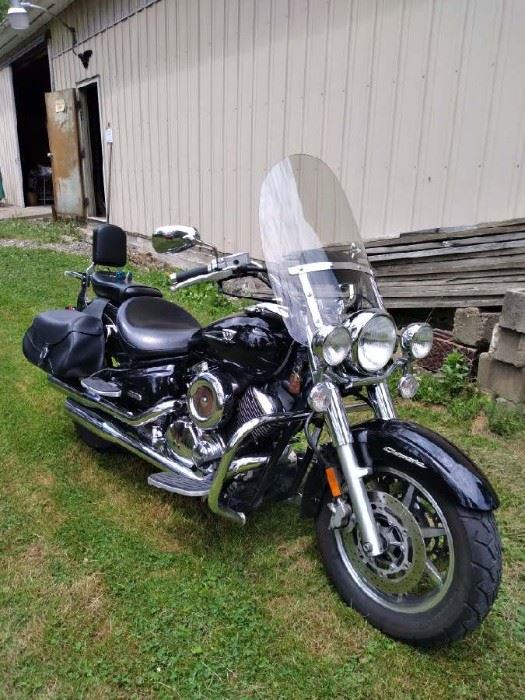 2006 Yamaha V-Star Classic 1100cc W/Leather Saddle Bags, Handle Bar Bag, Multi-Colored Engine Light Kit $3800 FIRM