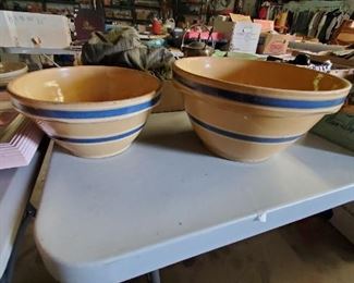 Vintage kitchen bowls. 