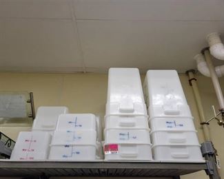 (14) 22QT Containers, Small Containers Included