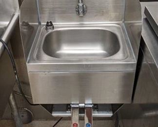 Stainless Steel Wall Mount Hand Sink With Knee Controls