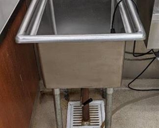 Stainless Steel Single Bay Sink With Faucet