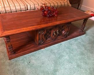 lookit those lucite grapes! I wonder who is was who thought, "I'm gonna cluster a bunch of lucite balls together and call 'em grapes!"