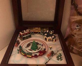 a music box that is not cursed AT ALL