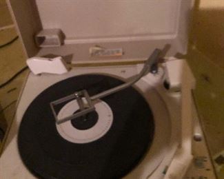 another adorable record player