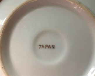 In English that translates to, "Don't make your sister drive you anywhere at 5:15am!"