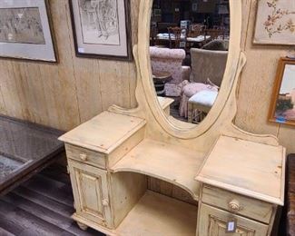 Bassett Vanity Ottoman