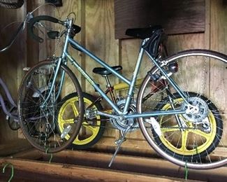 Vintage Schwinn bicycles galore! Ladies, Men's and kids!