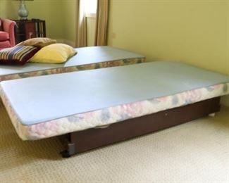 non working adjustable king bed but very solid and heavy frame