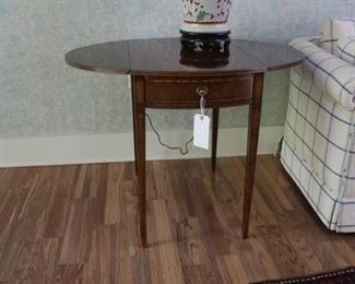 Baker drop leaf side table 18-39w x 30d x 28h
