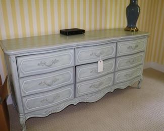 Vintage Thomasville dresser 68l x 20d x 31 1/2h