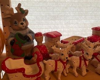 These are my new obsession - these old vintage ceramics made to look quilted stuffed animals - some of them are so well painted that I have to pick it up to double check its not made of fabric