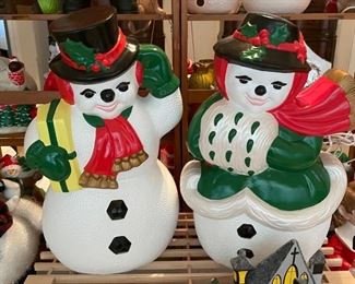 These snowmen are definitely straight out White Christmas - not even a kiss my foot or have an apple
