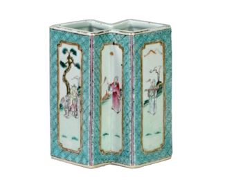 Chinese Qing Dynasty Famille Rose Vase