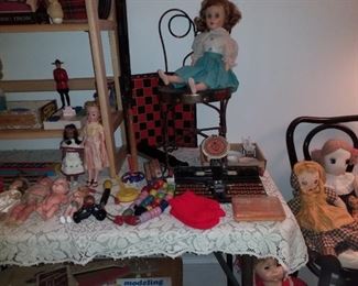 Dolls & vintage toys