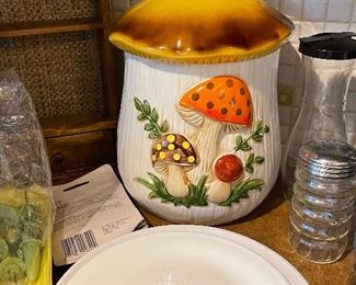 1975 Sears mushroom canister 