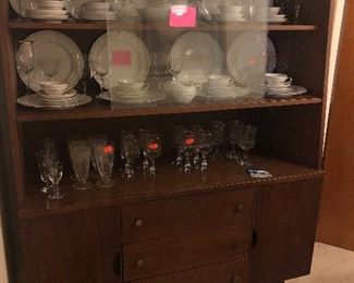 Stanley china cabinet, glassware