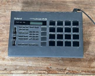 ROLAND DRUM PAD | Digital drum pad: Roland Human Rhythm Composer R-5, serial no. AA89252 [untested] 