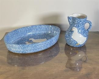(2pc) LOS ANGELES POTTERIES | Including a large oval dish (3 x 15-3/4 x 11 in.) and a matching pitcher (h. 7-3/4 in.), both with blue speckled pattern and ducks, the dish stamped on the bottom "© 1971 / LOS ANGELES POTTERIES / 600 / OVENWARE" 