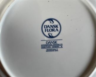 (15pc) SET DANSK PLATES | Dansk Flora dinner plates with cobalt blue rims and decoration; dia. 11 in. 