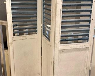 Louvered room divider