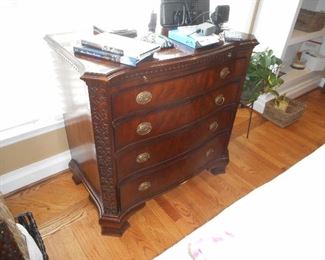 4 Drawer Chest of Drawers (Some Pulls missing)