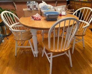 Kitchen table and 4 chairs 