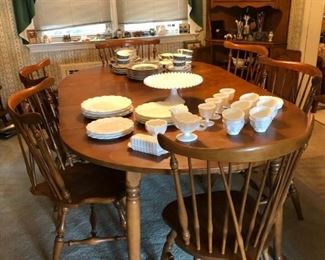 Dining Room Table w/ 2 Leaves & 6 Chairs