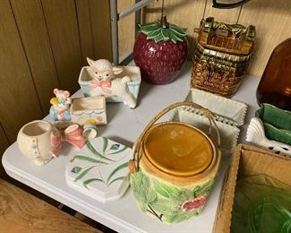 Assorted pottery pieces