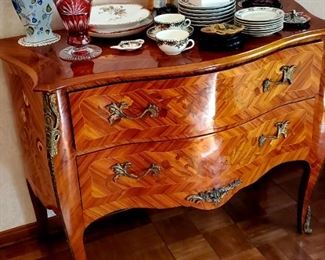 marquetry wood parquety chest