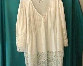 Roaman's women's size 1X 22/24 white top