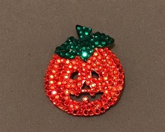 Lively rhinestone Halloween pumpkin brooch!