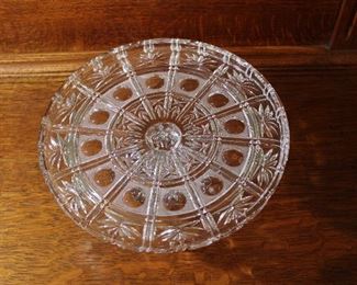 Crystal cake or doughnut stand