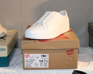 FitFlop white leather sneakers in size 7 1/2 - New in Box!