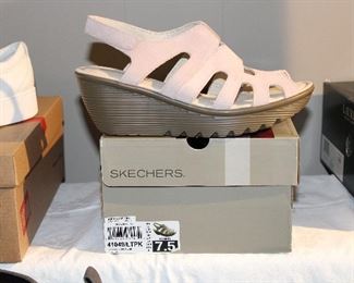 New in box Skechers sandals size 7 1/2
