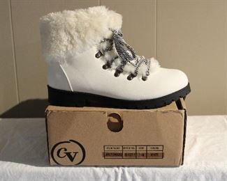 The Arctic Bootie from woman within size 8 and New in Box!