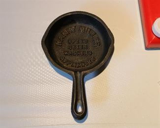 Advertising cast iron ash tray Speed Queen Appliances