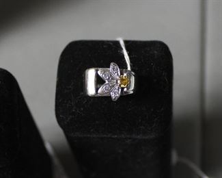 14K white gold with diamonds and a natural yellow diamond!